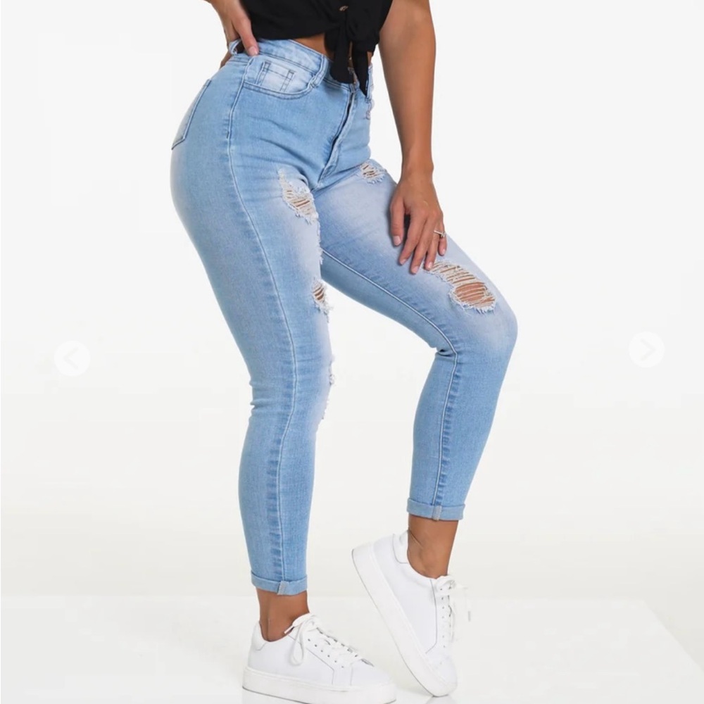 NVGTN Navishape Light Wash Ripped Jeans